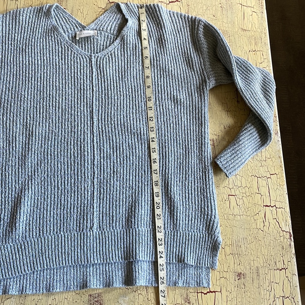 Size Large cozy boxy sweater - Picture 7 of 7